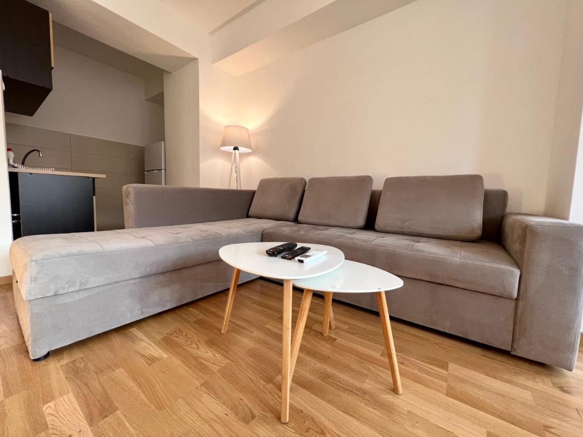 Sara'S Apartment Cozy And Close To Center With Private Parking Skopje Buitenkant foto