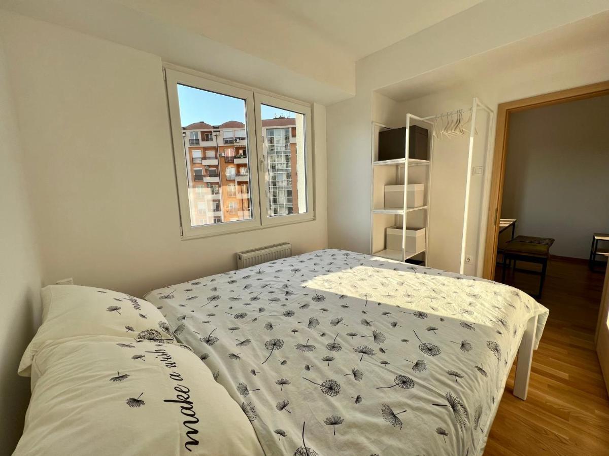 Sara'S Apartment Cozy And Close To Center With Private Parking Skopje Buitenkant foto