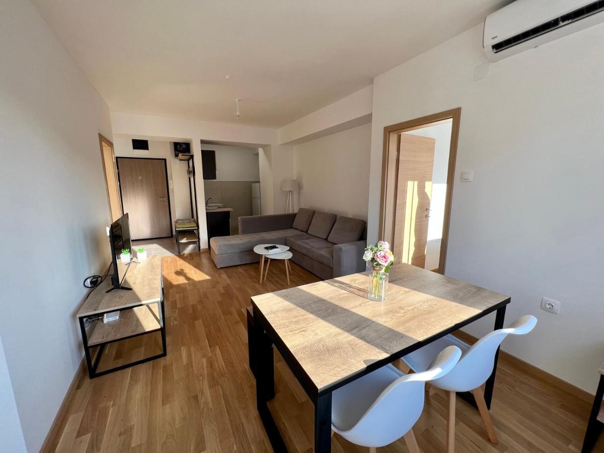 Sara'S Apartment Cozy And Close To Center With Private Parking Skopje Buitenkant foto