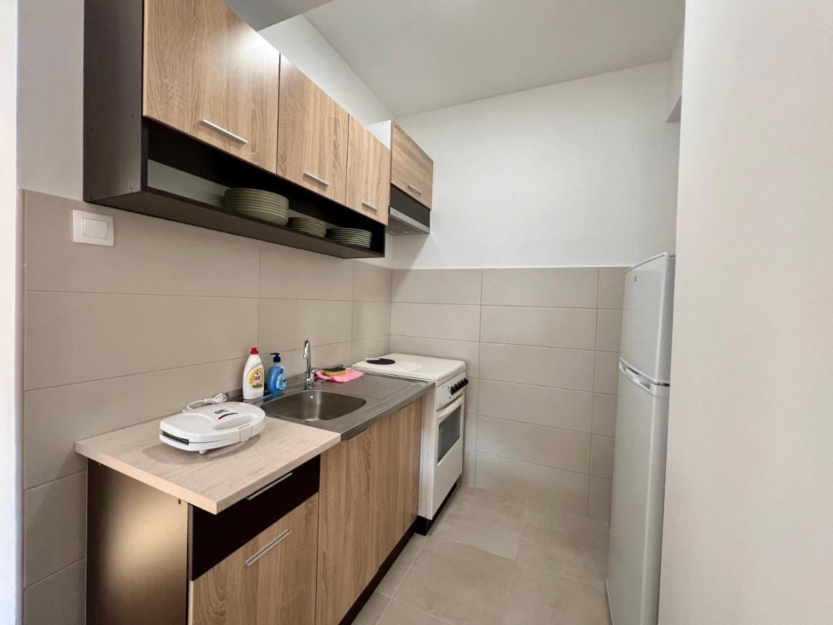 Sara'S Apartment Cozy And Close To Center With Private Parking Skopje Buitenkant foto