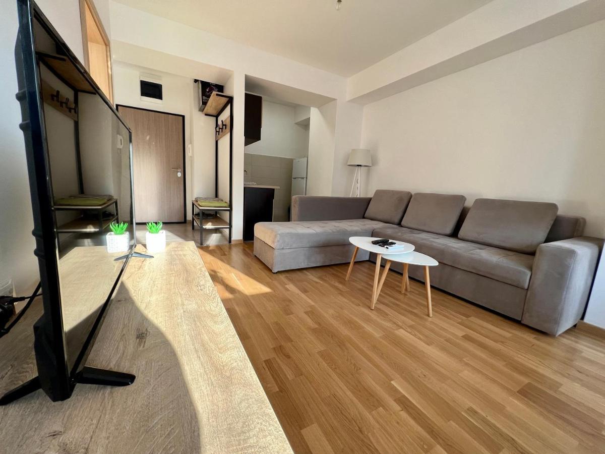 Sara'S Apartment Cozy And Close To Center With Private Parking Skopje Buitenkant foto